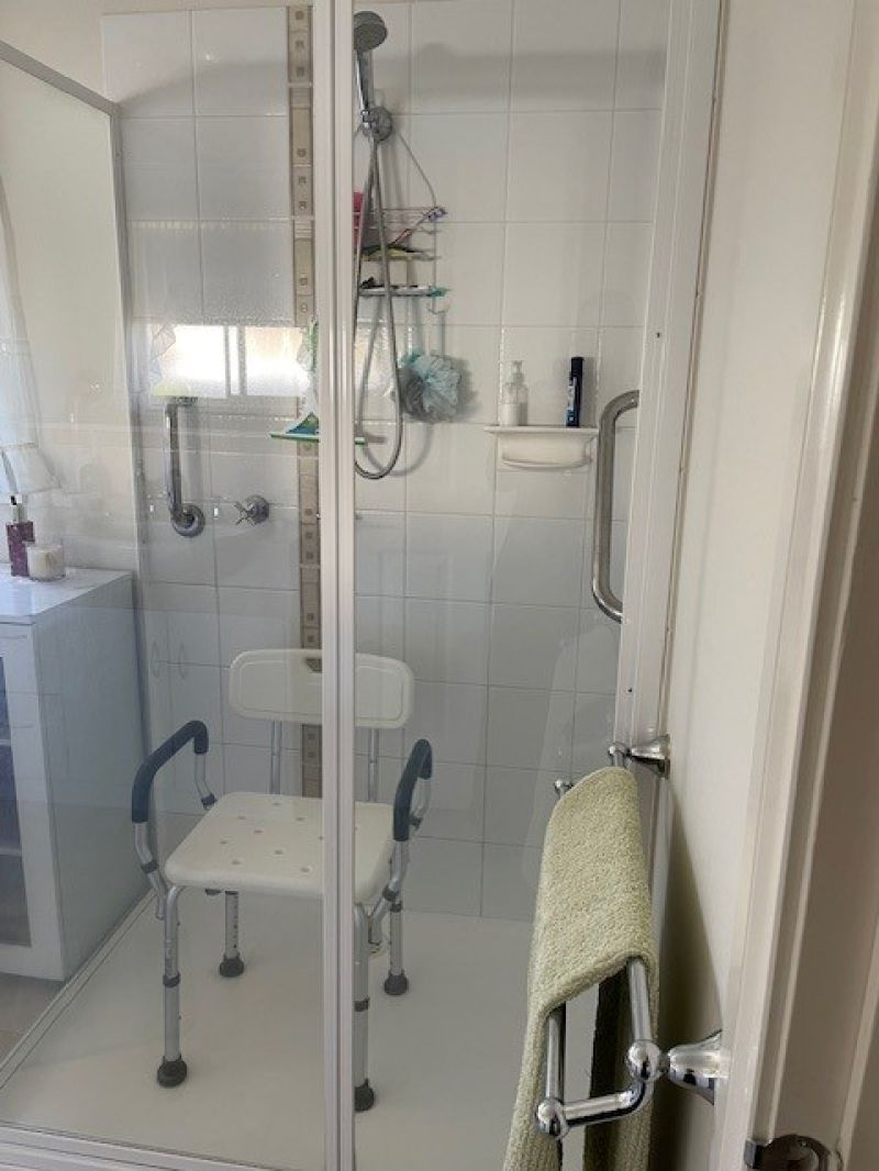 Quiet Court Location, just move in!