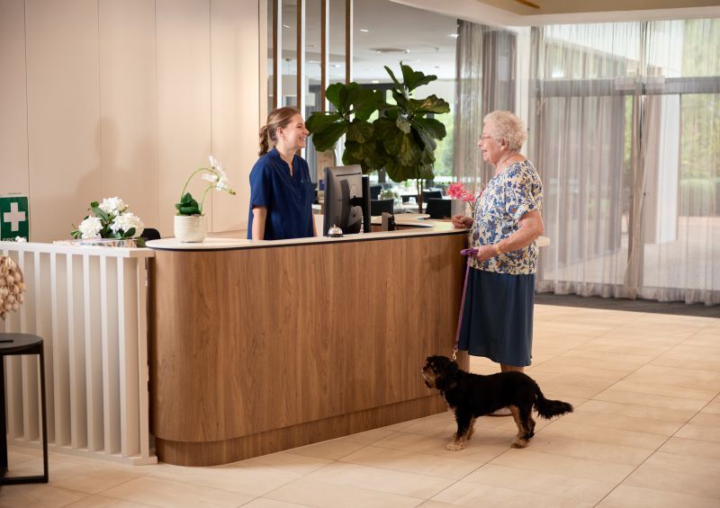 Bright apartment on the ground floor, close to all amenities and social areas