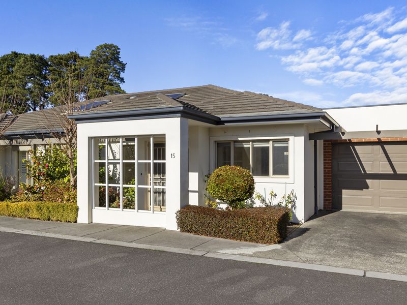 Stylish Home with Private Garden near Clubhouse