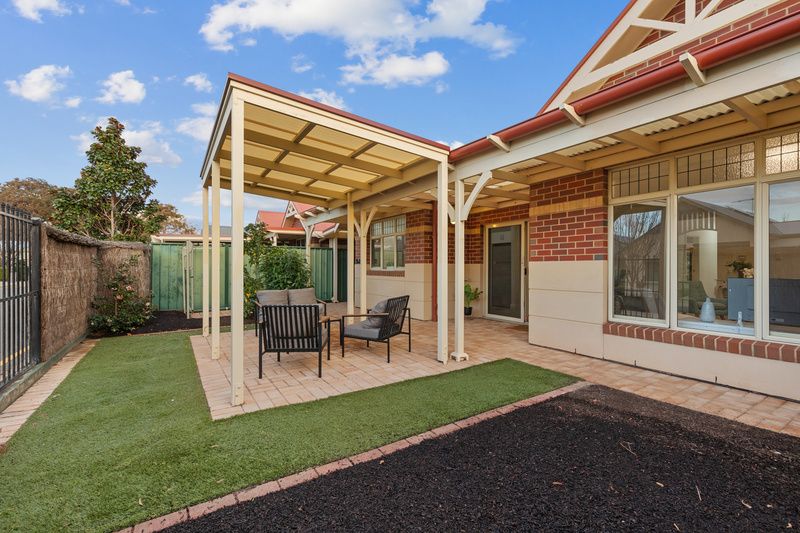 Delightful Villa with Sunny Garden and Short Stroll to the Beach