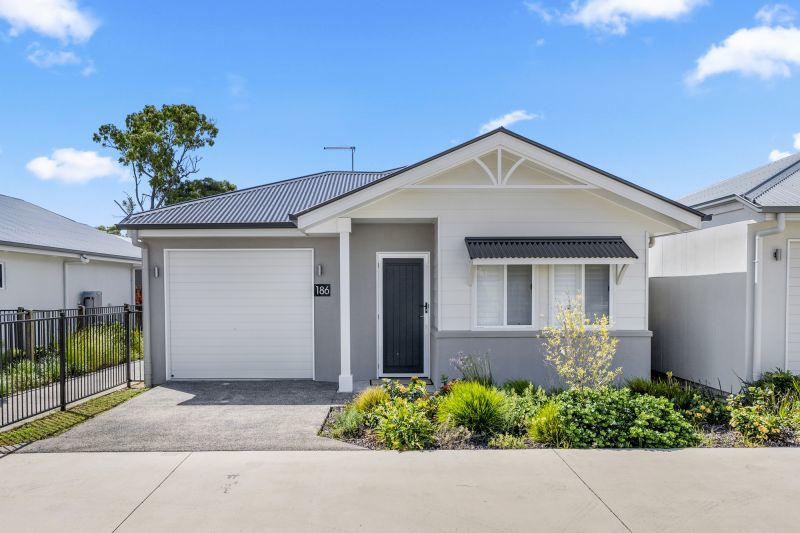 Neat & Tidy One Bedroom Home + Study
