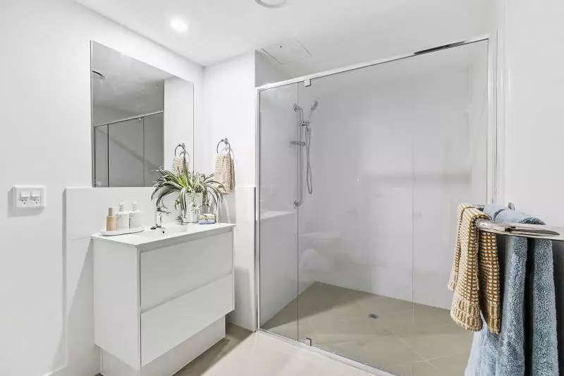 Beautiful 1 bedroom apartment overlooking bowling green and surrounds