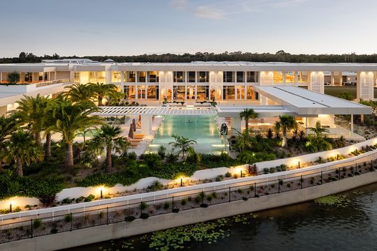 Palm Lake Resort Pelican Waters