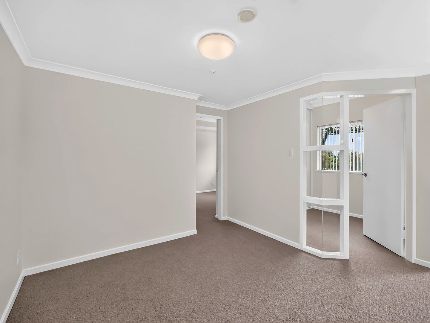 Stylish 1 Bedroom + Study Apartment in the Heart of Moline Village, Karrinyup