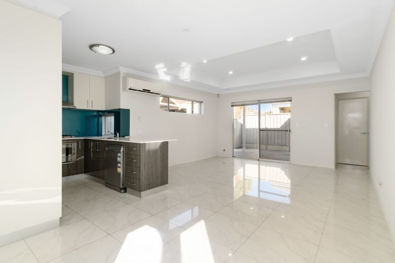 Ticking All Boxes: Location, Modern, Spacious & NO STRATA