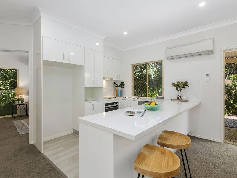 Spacious villa with lock up garage!