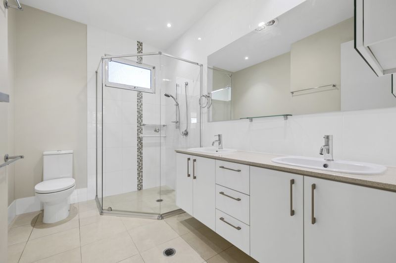 Style & Privacy - Spacious Three-bedroom Haven