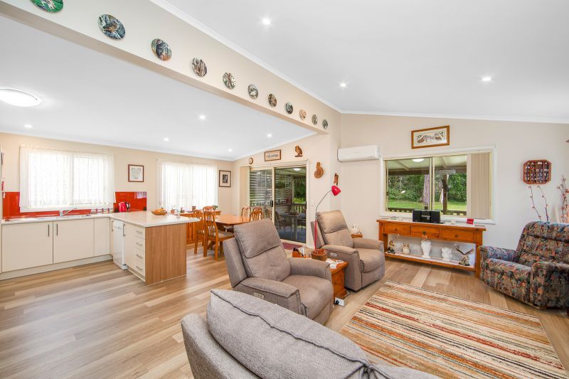Tranquil Bush Reserve Setting – Peaceful Living in an Ideal Location