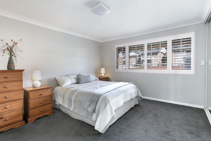 Perfectly located 3 bedroom unit with easy ramp access and glorious views.