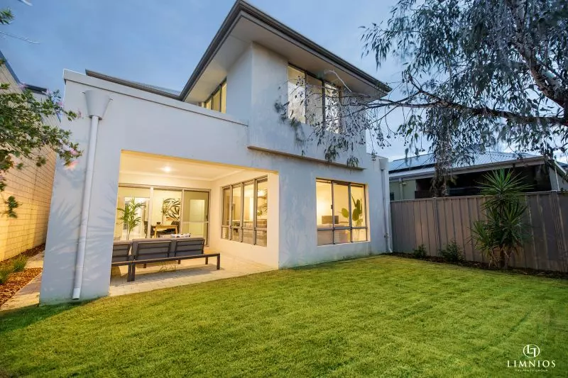 Spacious Riverside Family Retreat!