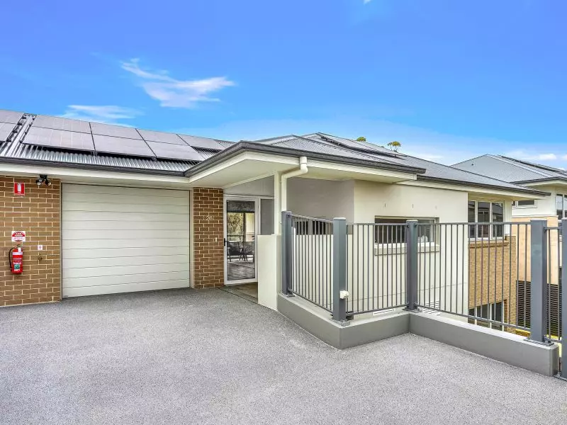 Stylish, single-level living with golf course views