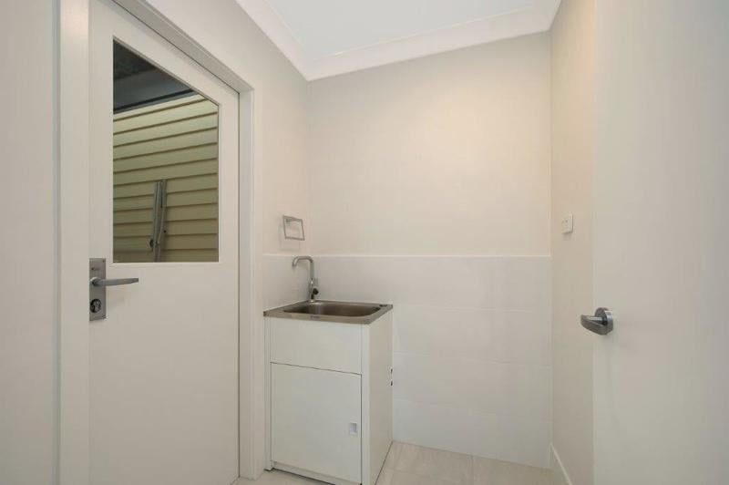 Bright, Modern Villa with Spacious North-Facing Balcony