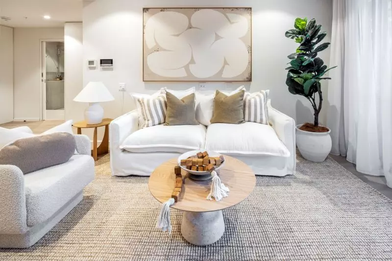 Spacious, light-filled 1-bedroom ground-floor apartment