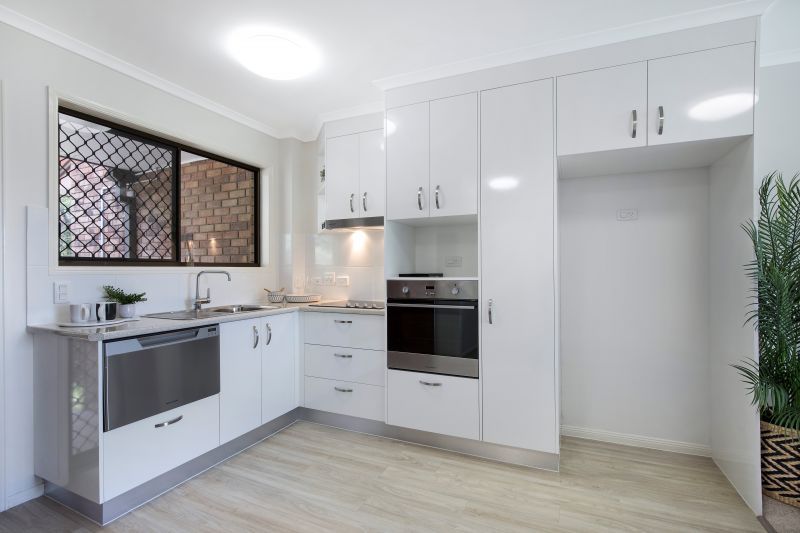 Modern one-bedroom plus study villa