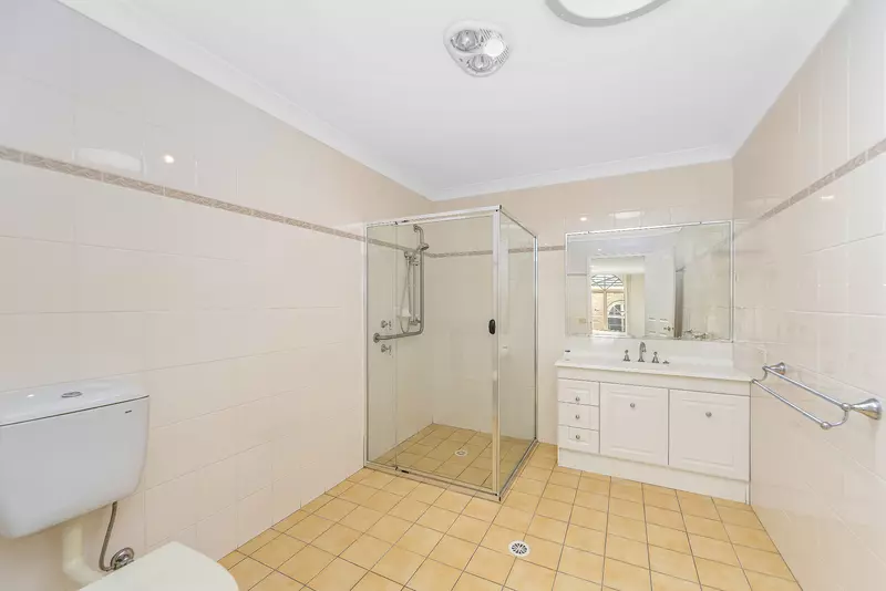 Spacious Open Plan Villa with Garage and Sunny Patio