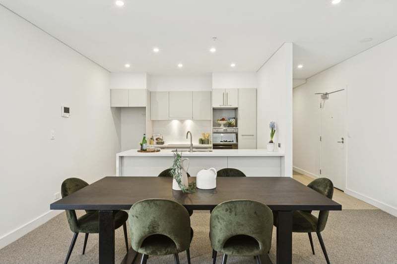 Stylish Space, Sunlit Private Balcony