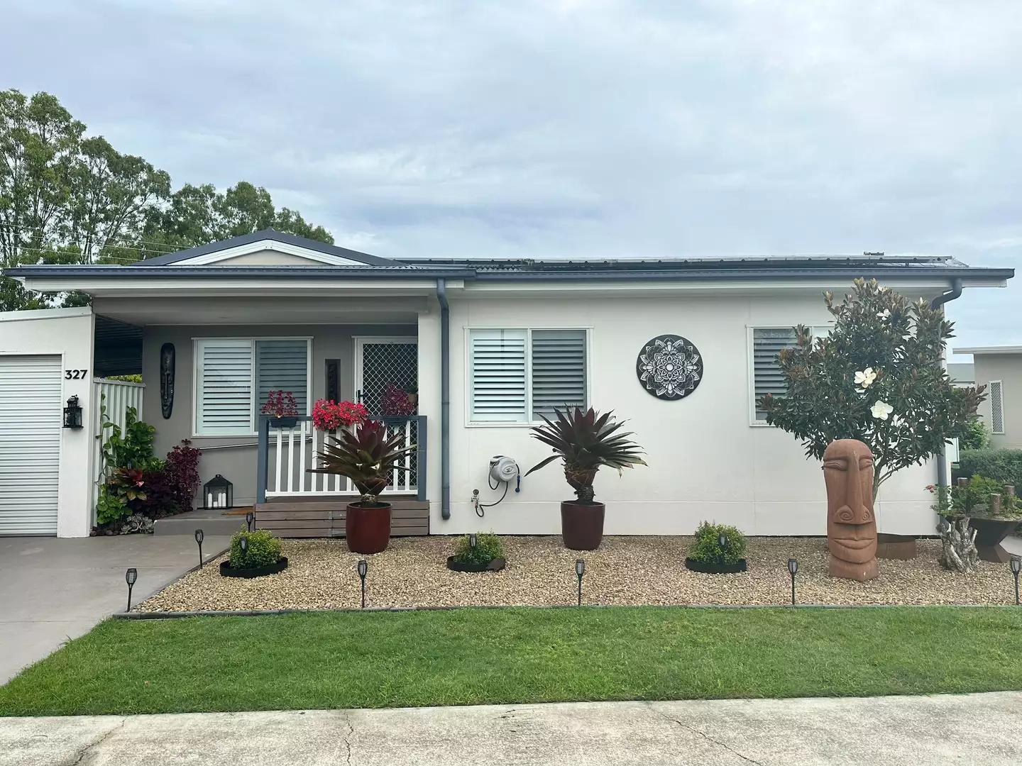 OVER 50'S LIFESTYLE LIVING - READY TO MOVE IN! 