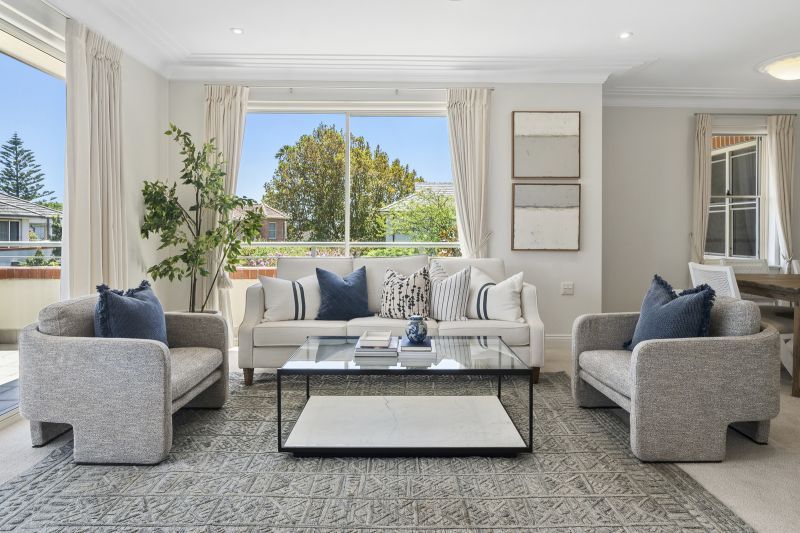 Bright and spacious top floor two-bedroom villa