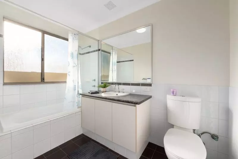 Spacious, Easy Maintenance Family Home!