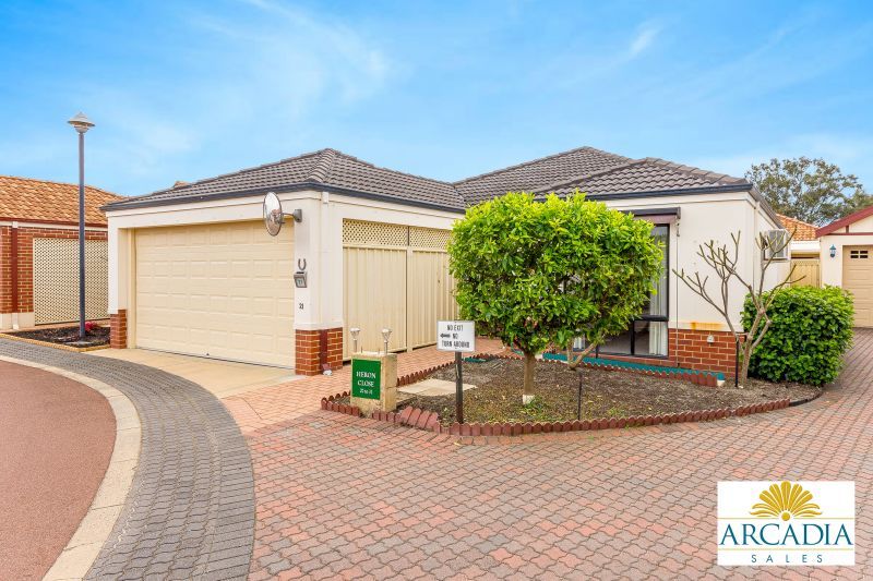 ARCADIA WATERS MADDINGTON - Solid Timber Floors & Feature Kitchen