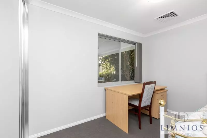 Street Front Stunner !