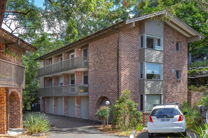 Fully Refurbished Large 3 Bedroom Unit with a Stunning Bushland Outlook