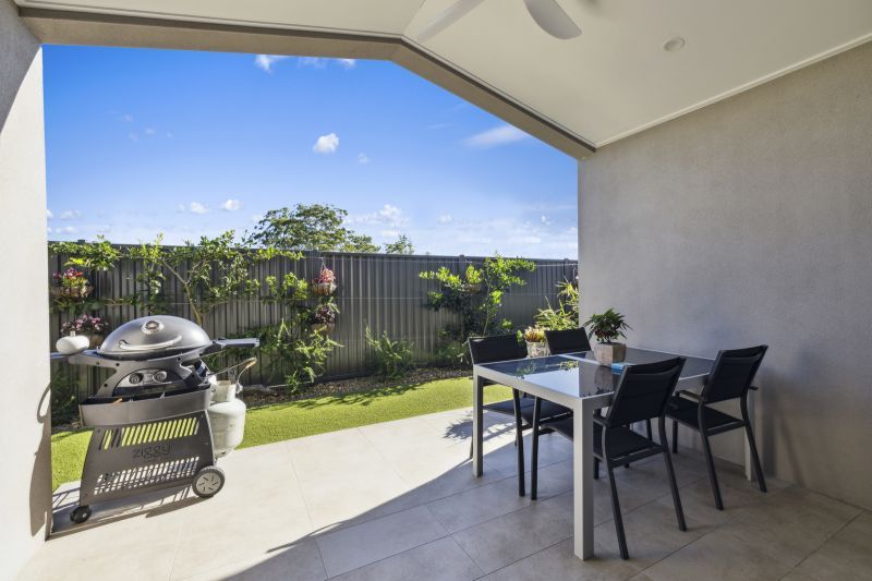 Classic Coastal Haven- 2 Bedroom + Study