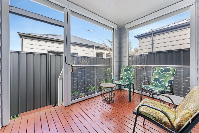 Lifestyle Bittern - Close to the Aqua Club