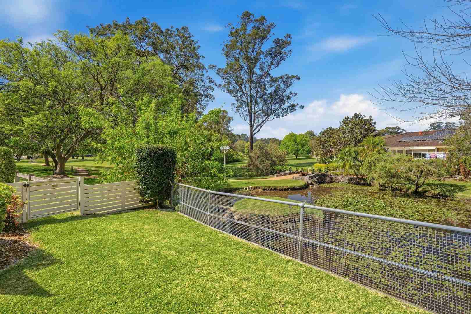 Stunning Villa Overlooking Parklands & Pond