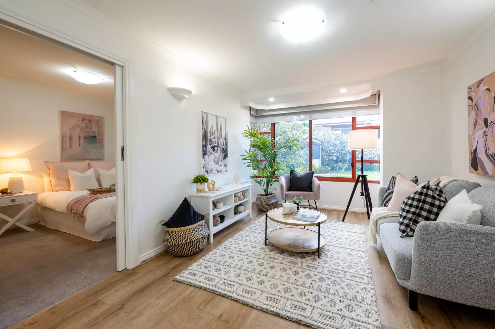 Eldercare College Green: freshly renovated one-bedroom downstairs unit close to the city