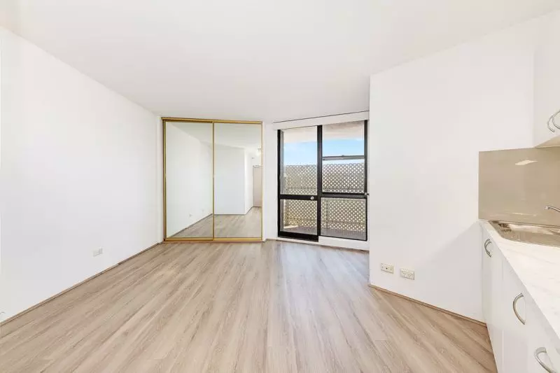 Location  Location  Location: STUDIO  APARTMENT