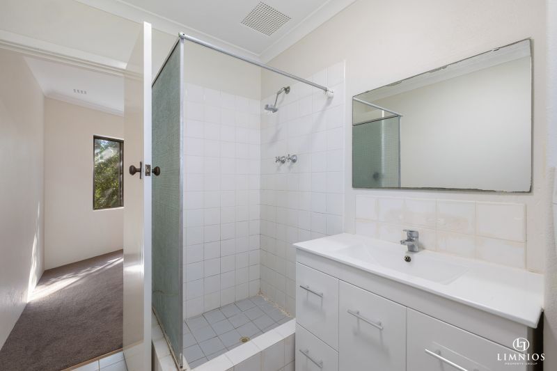 Scenic Hilltop Apartment