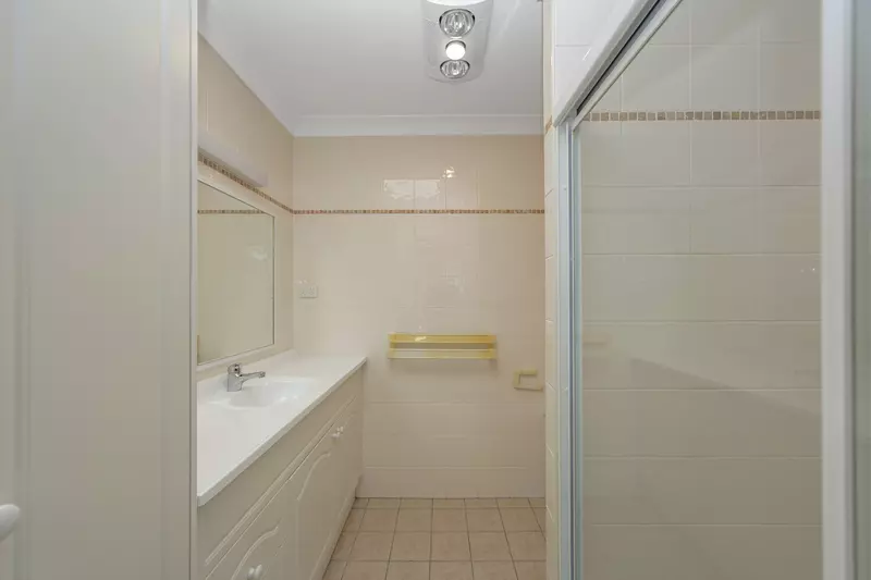 Sunlit, Spacious Villa with Private Gardens