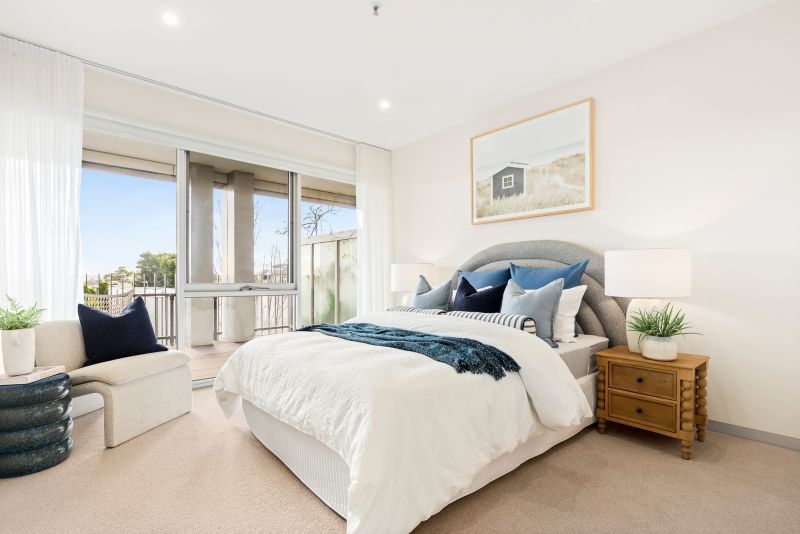 North-facing 2-bedroom apartment with views!