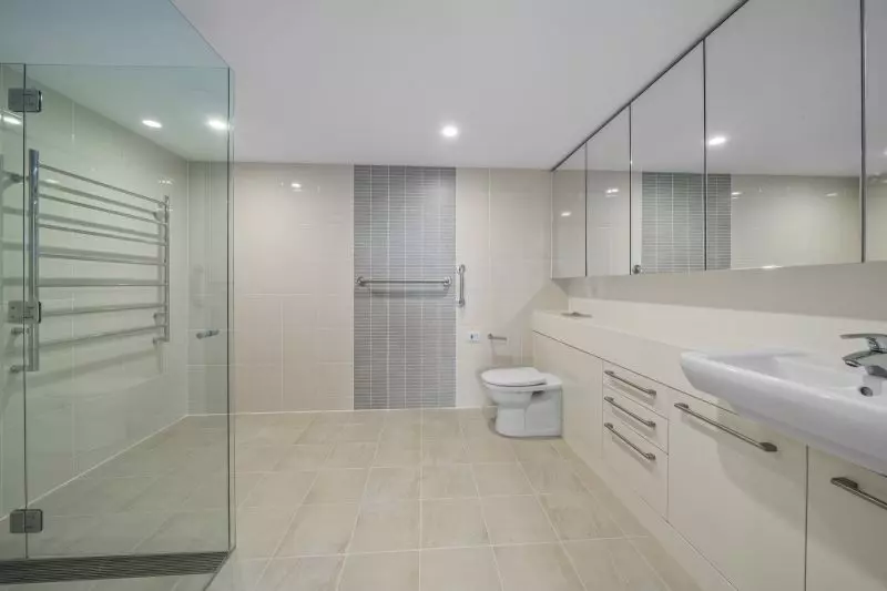 Elegant Apartment, Lush Surrounds