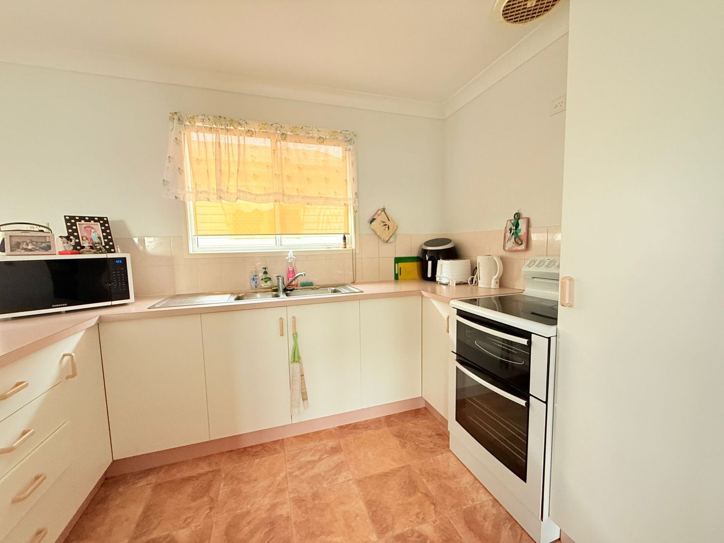 Looking to Move?  Inspect today! - 2 Bedroom tidy home in an Over 50's Lifestyle Complex.