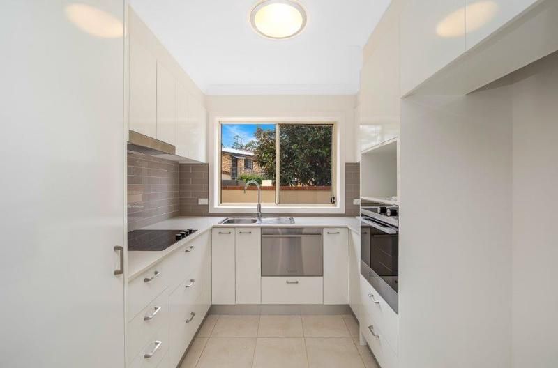 Refurbished, Modern Villa with Double Garage and Atrium