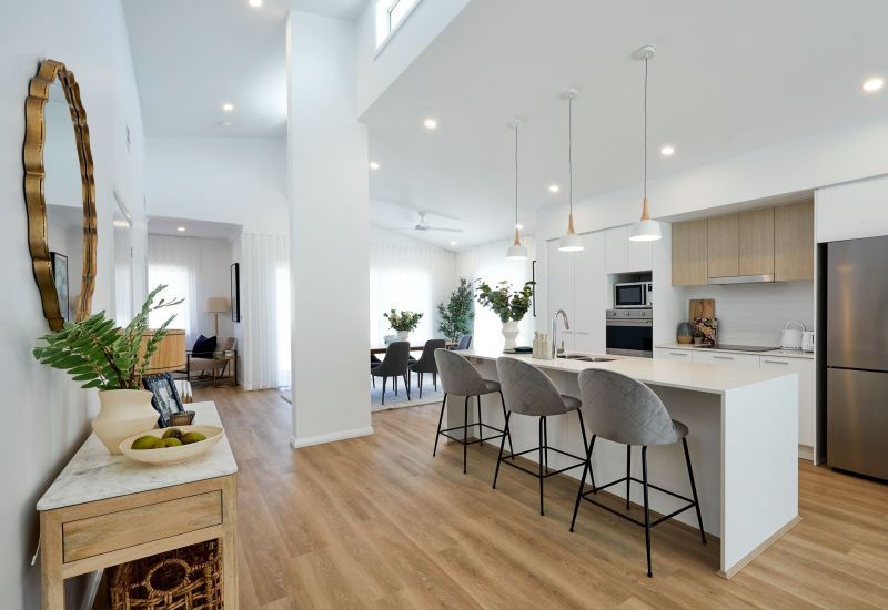 Open Plan, Perfect position, with many extras
