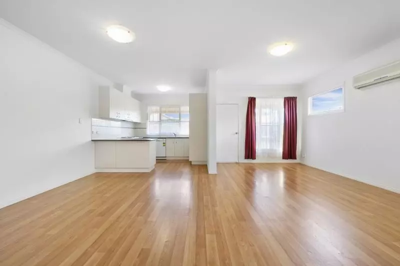 Newly Renovated- Cosy 2 Bedroom Home