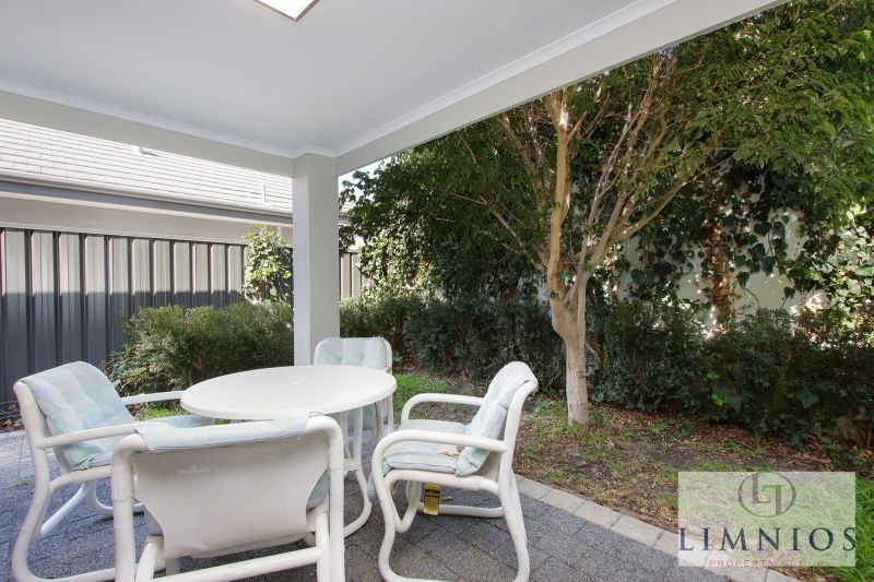 Street Front Stunner !