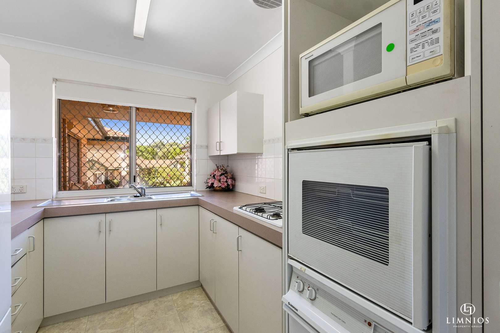 SOLD!. Beautifully presented, well maintained villa for the Over 55s