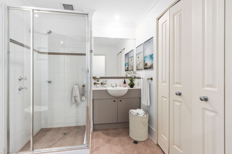 Stunning Views, Central Living!