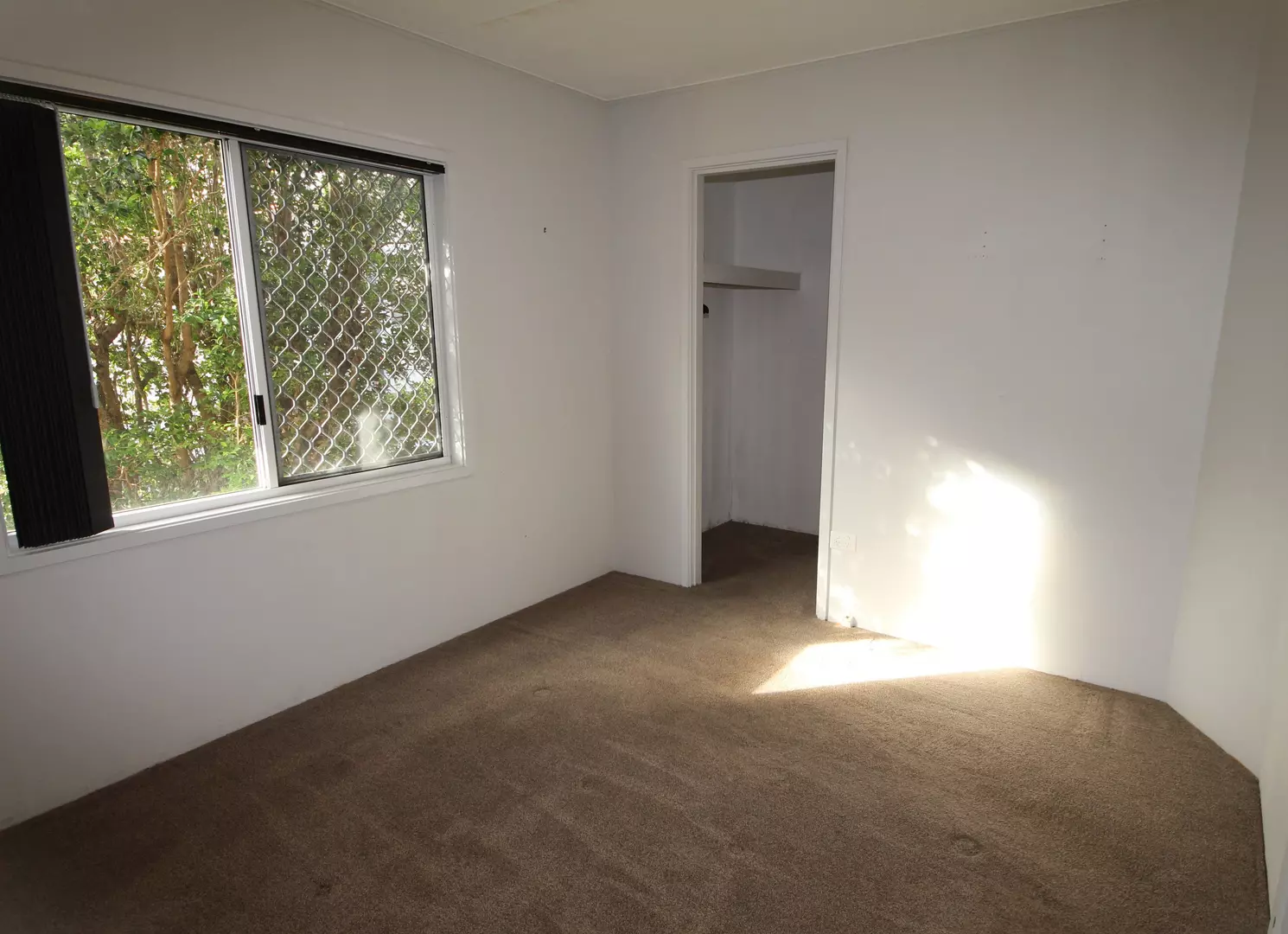 Large 2 Bedroom & 2 car space (small cars only)