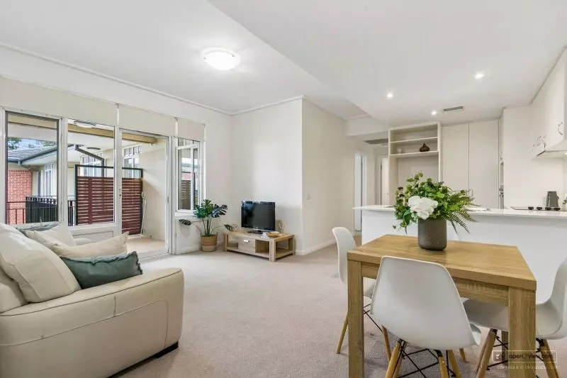 Bright, Stylish and Garden Views