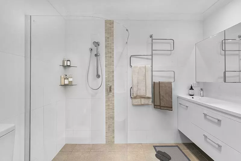 Rarely available 2 bedroom, spacious, immaculately presented ground floor villa