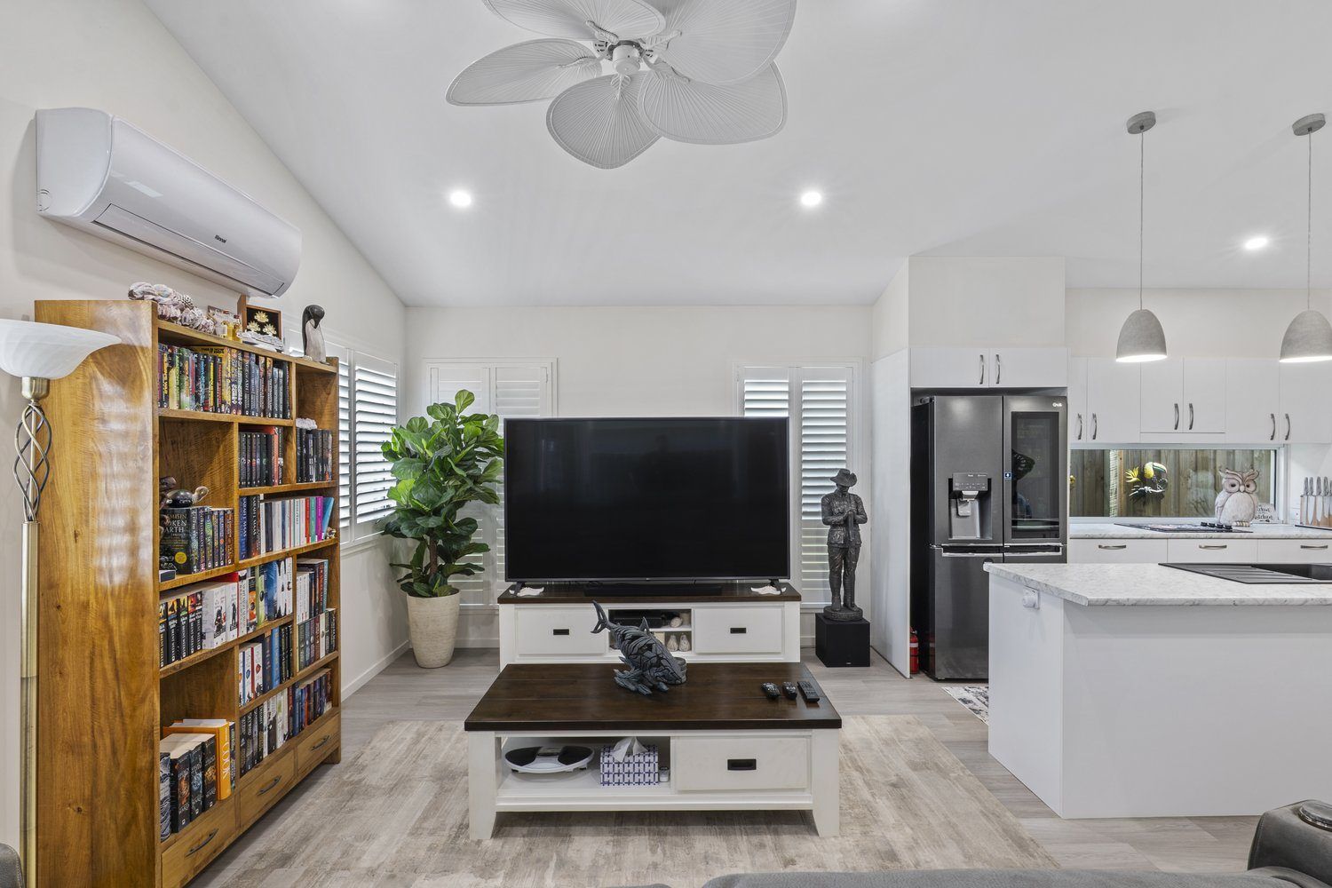 Stylish Home Near Clubhouse