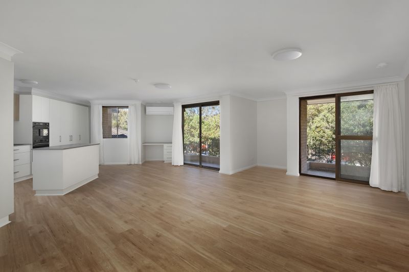 Apt SL27 – Centrally located, oversized and modern 1-bed with study