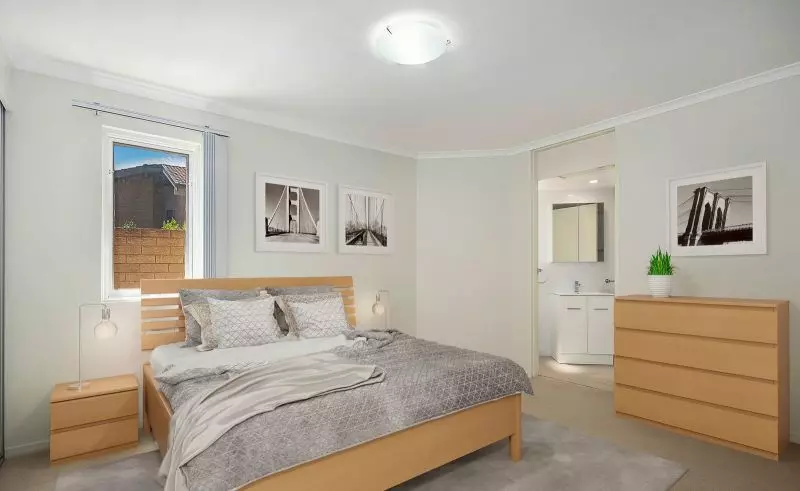 Spacious ground floor 2 bedroom unit