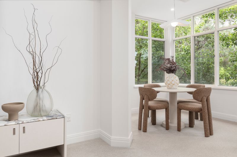 Spacious two-bedroom apartment facing the park