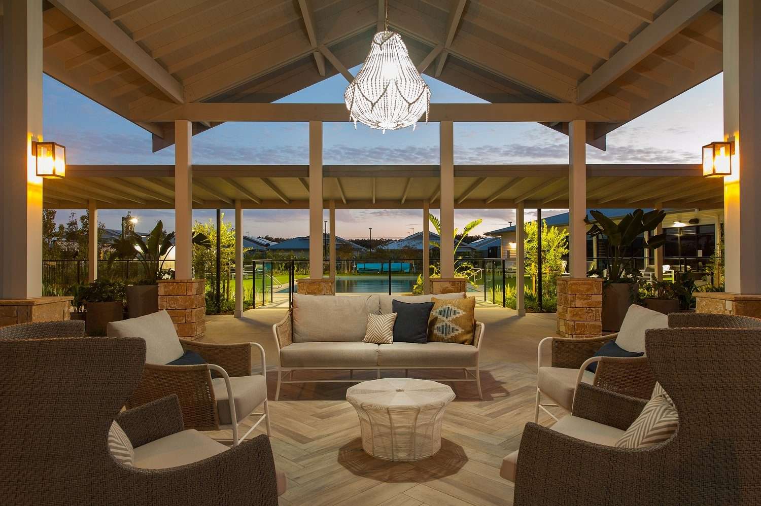 Elegant Three-Bedroom Retreat - Sunlit Alfresco Living